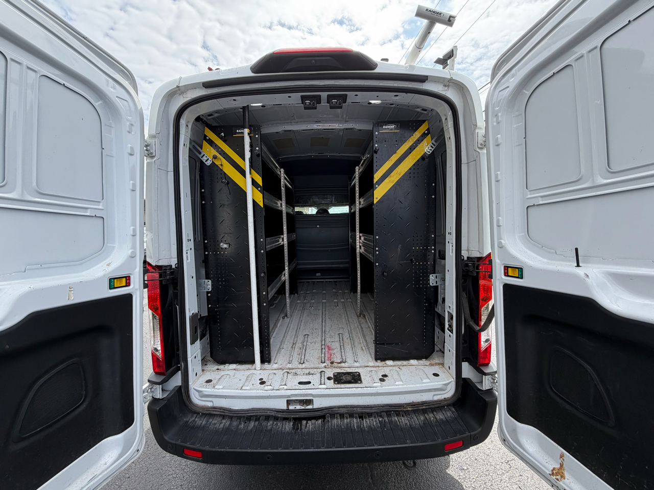 Ford Transit Cargo Van T-250 148" Med Rf 9070 GVWR RWD 2022