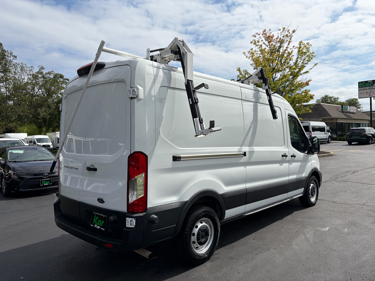 Ford Transit Cargo Van T-250 148" Med Rf 9070 GVWR RWD 2022