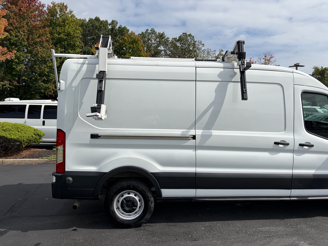 Ford Transit Cargo Van T-250 148" Med Rf 9070 GVWR RWD 2022
