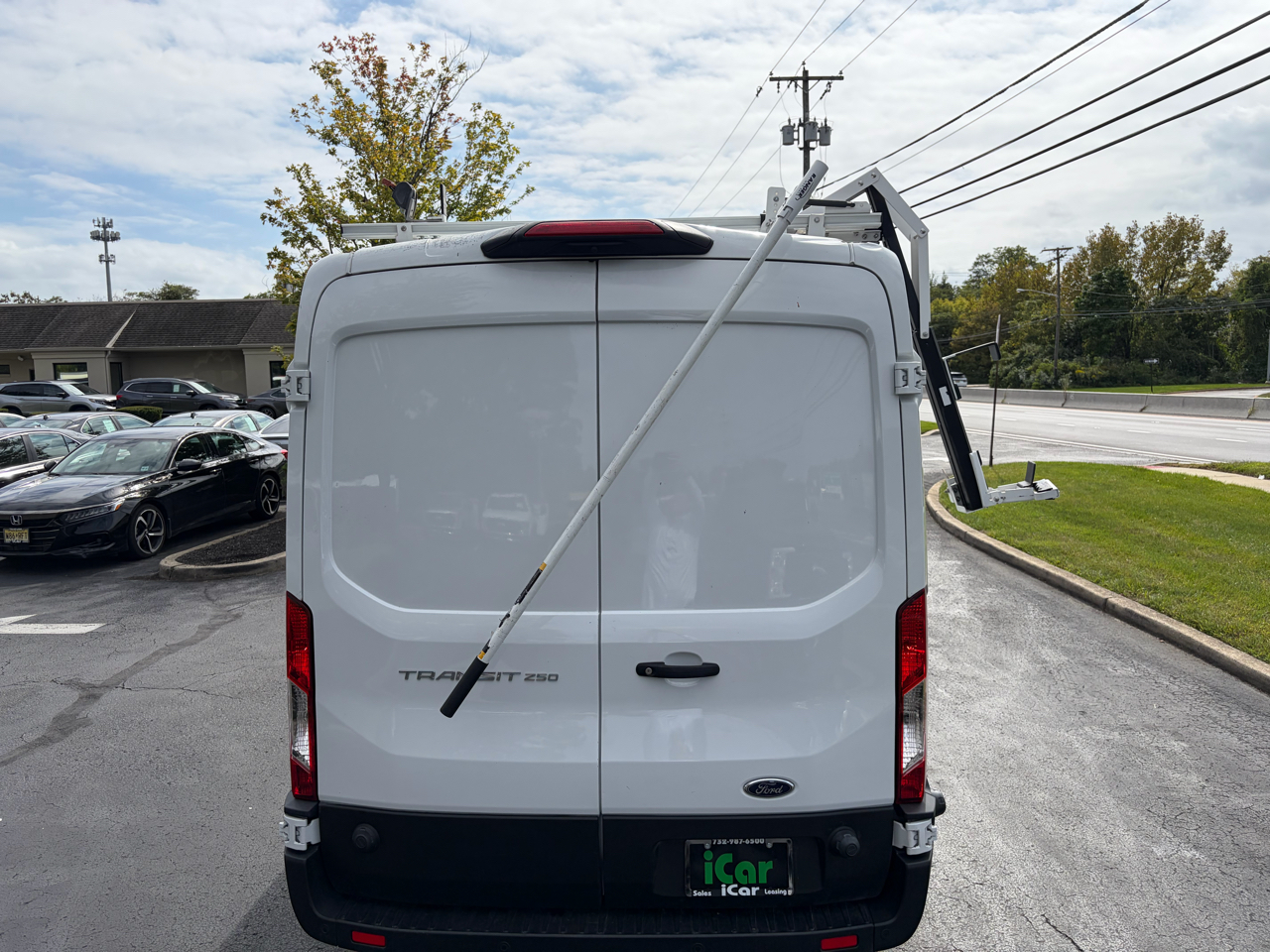 Ford Transit Cargo Van T-250 148" Med Rf 9070 GVWR RWD 2022