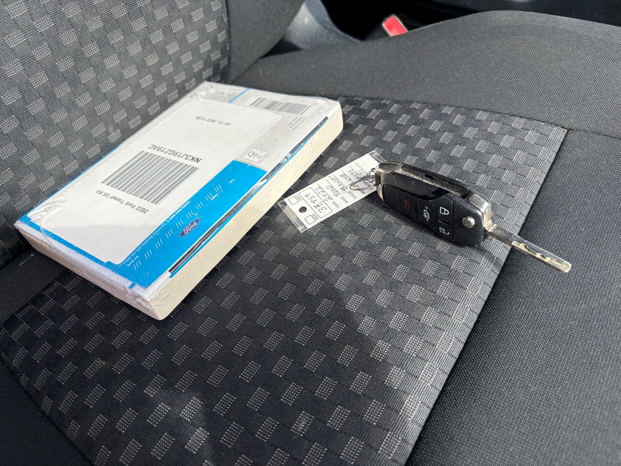 Ford Transit Cargo Van T-250 148" Med Rf 9070 GVWR RWD 2022