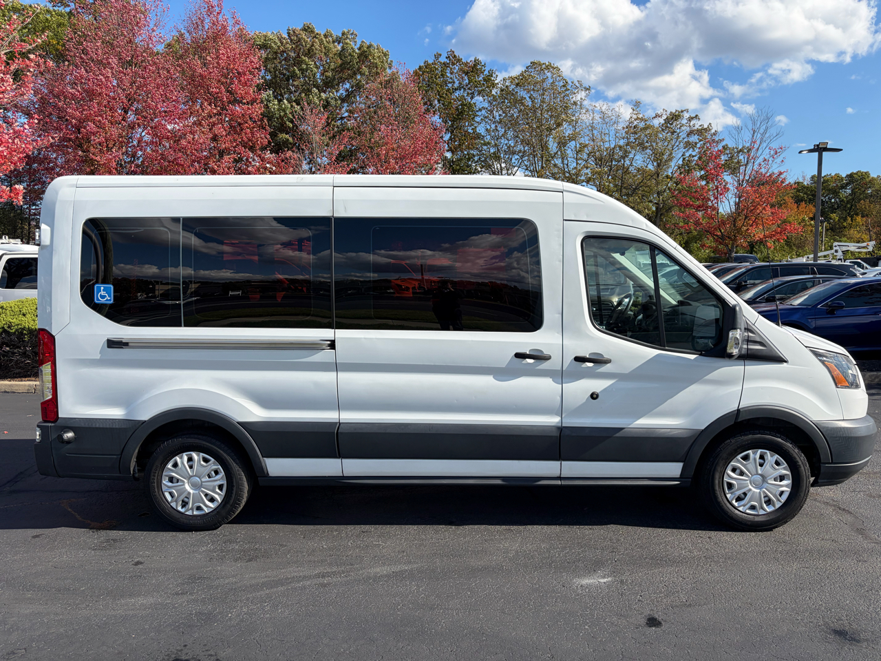 Ford Transit Wagon T-350 148" Med Roof XL Sliding RH Dr 2017