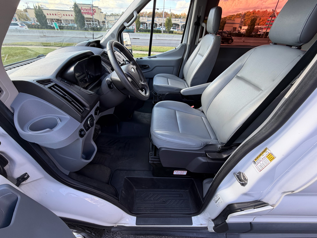 Ford Transit Wagon T-350 148" Med Roof XL Sliding RH Dr 2017