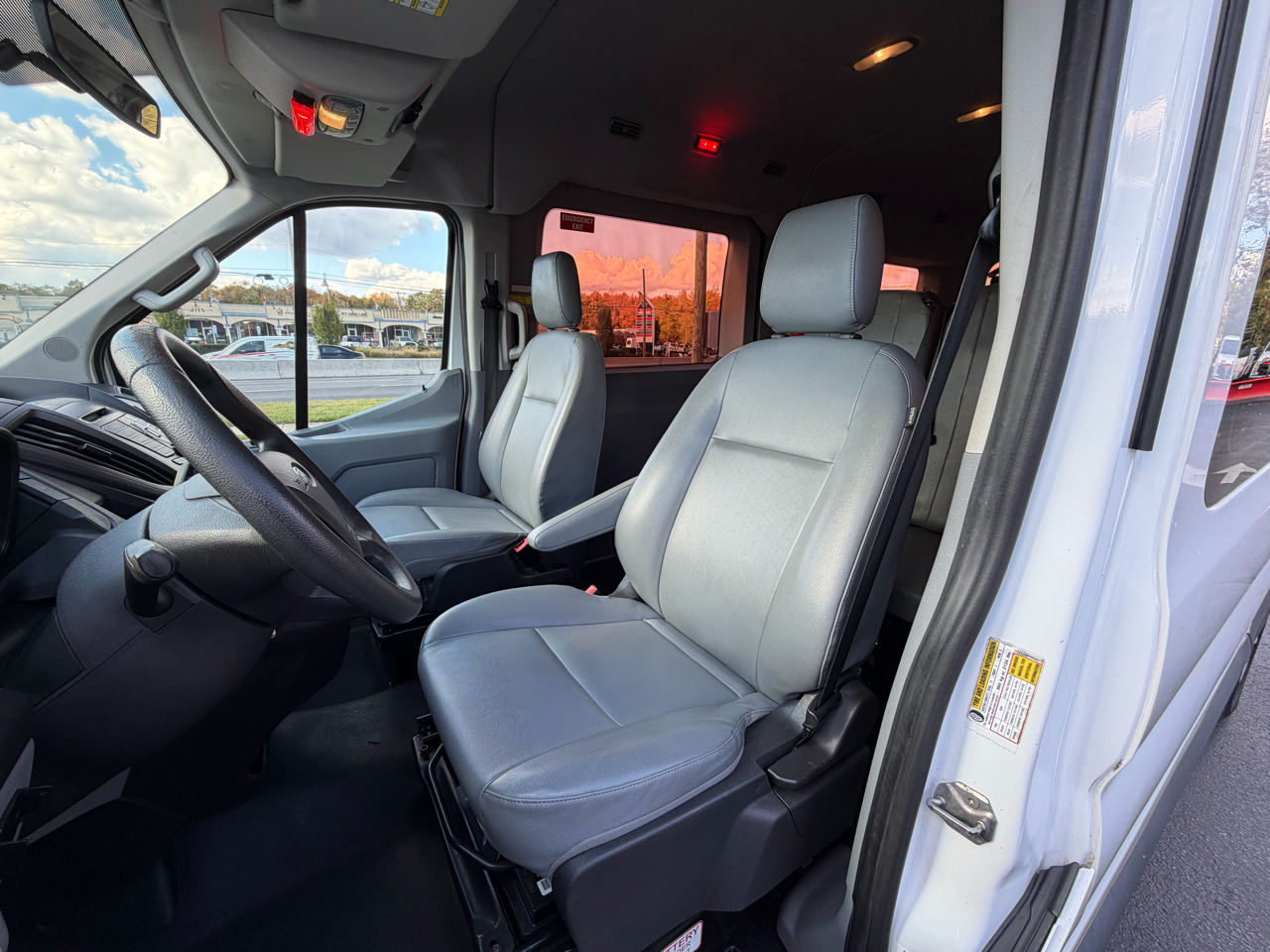 Ford Transit Wagon T-350 148" Med Roof XL Sliding RH Dr 2017