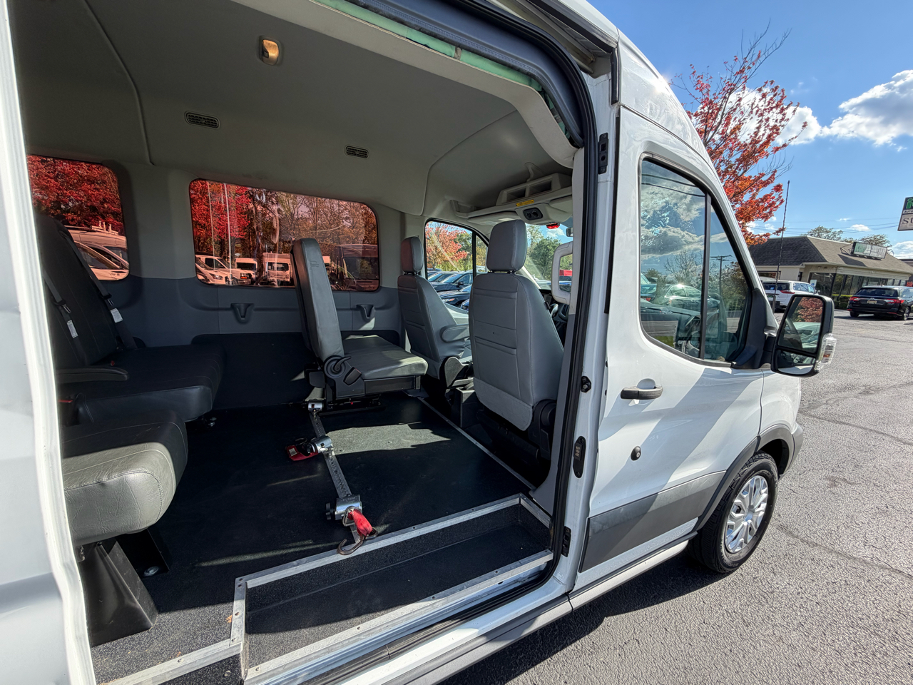 Ford Transit Wagon T-350 148" Med Roof XL Sliding RH Dr 2017