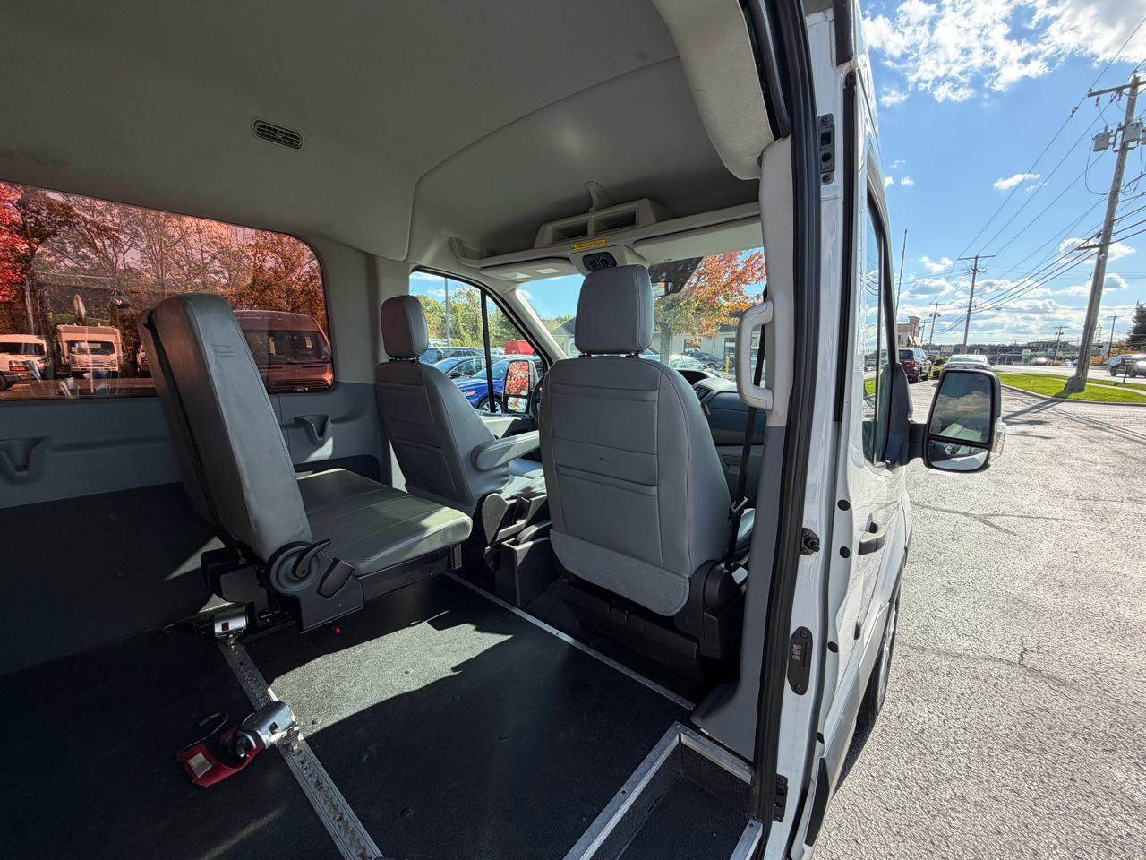 Ford Transit Wagon T-350 148" Med Roof XL Sliding RH Dr 2017