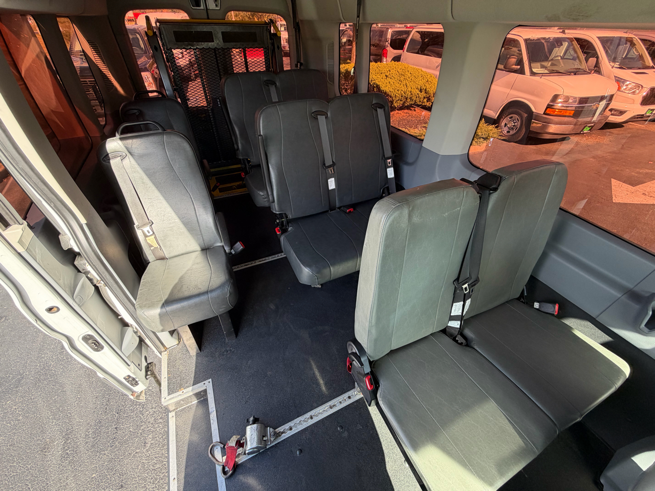 Ford Transit Wagon T-350 148" Med Roof XL Sliding RH Dr 2017