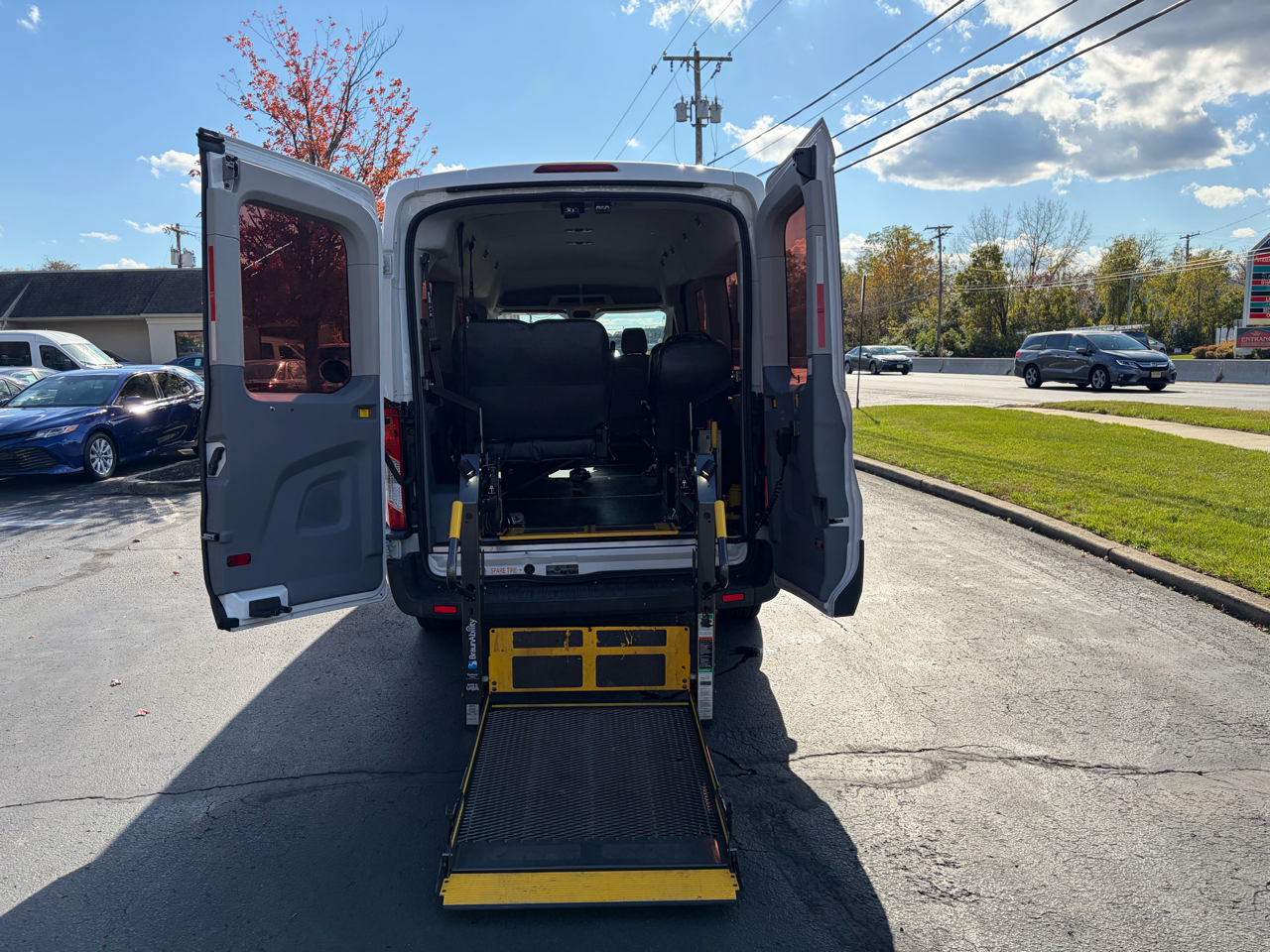 Ford Transit Wagon T-350 148" Med Roof XL Sliding RH Dr 2017