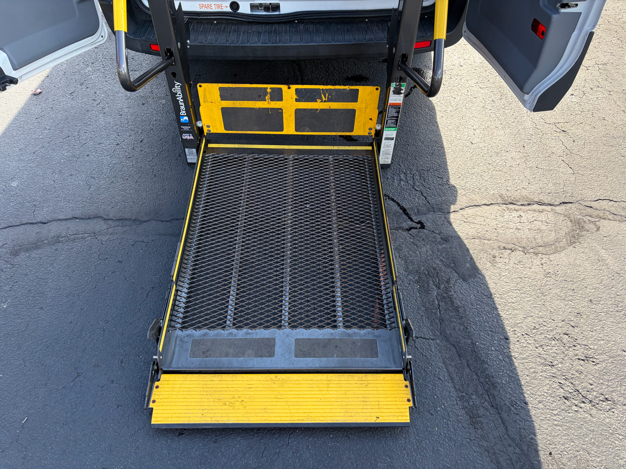 Ford Transit Wagon T-350 148" Med Roof XL Sliding RH Dr 2017