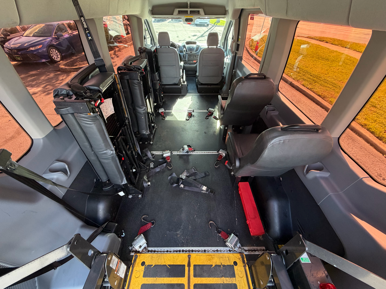 Ford Transit Wagon T-350 148" Med Roof XL Sliding RH Dr 2017