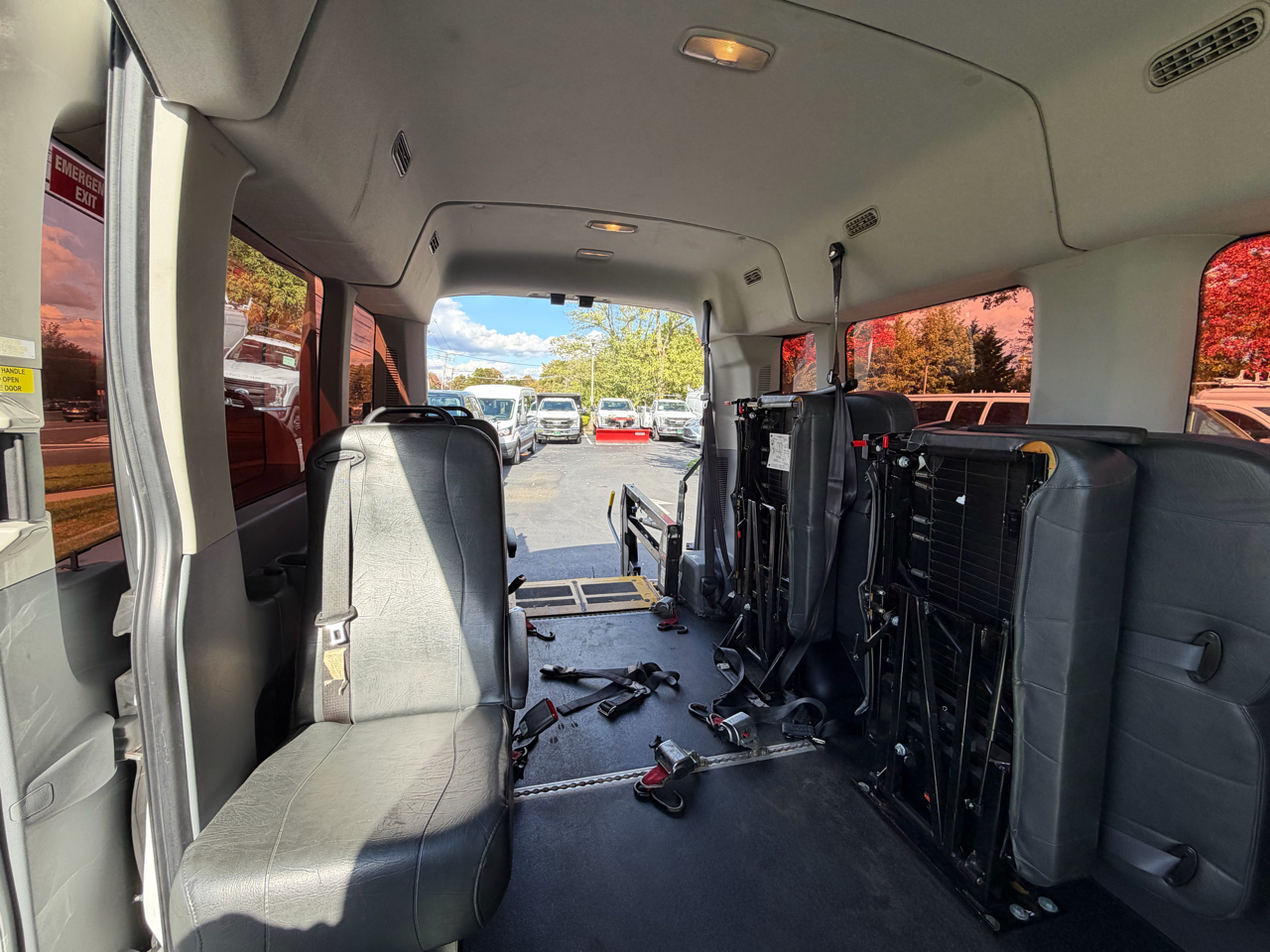 Ford Transit Wagon T-350 148" Med Roof XL Sliding RH Dr 2017