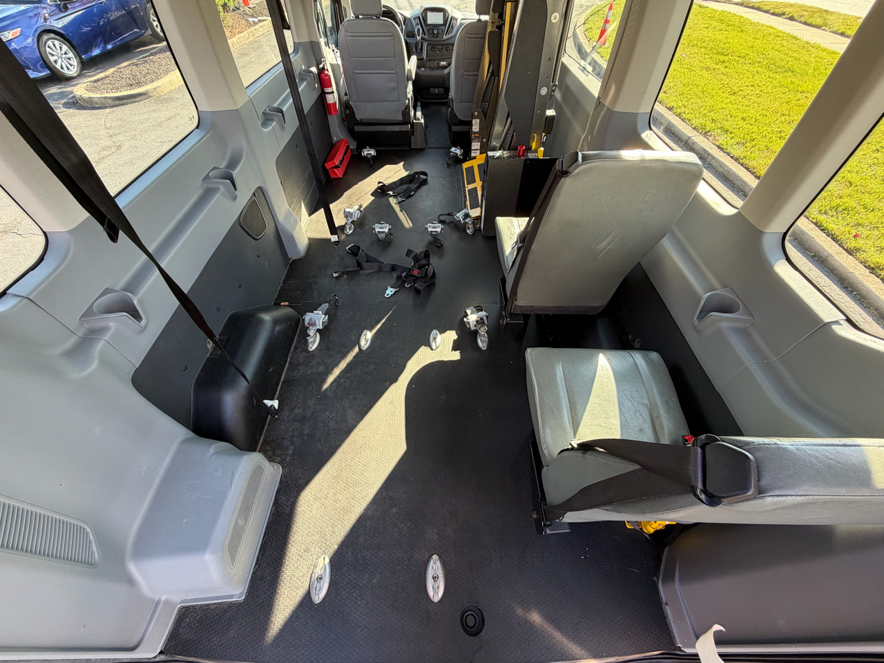 Ford Transit Wagon T-350 148" Med Roof XL Sliding RH Dr 2017