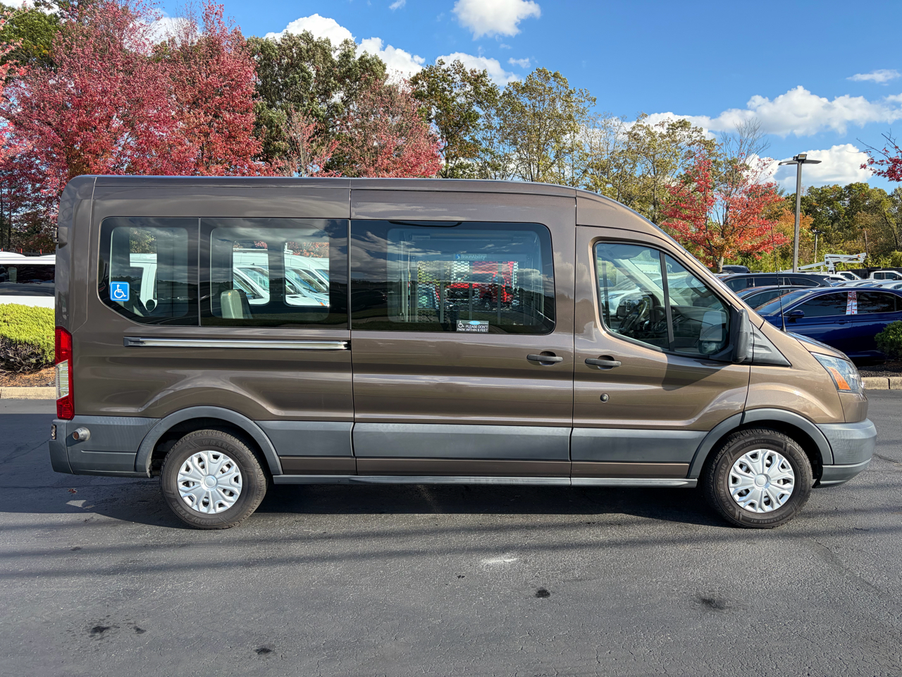 Ford Transit Wagon T-350 148" Med Roof XL Sliding RH Dr 2017