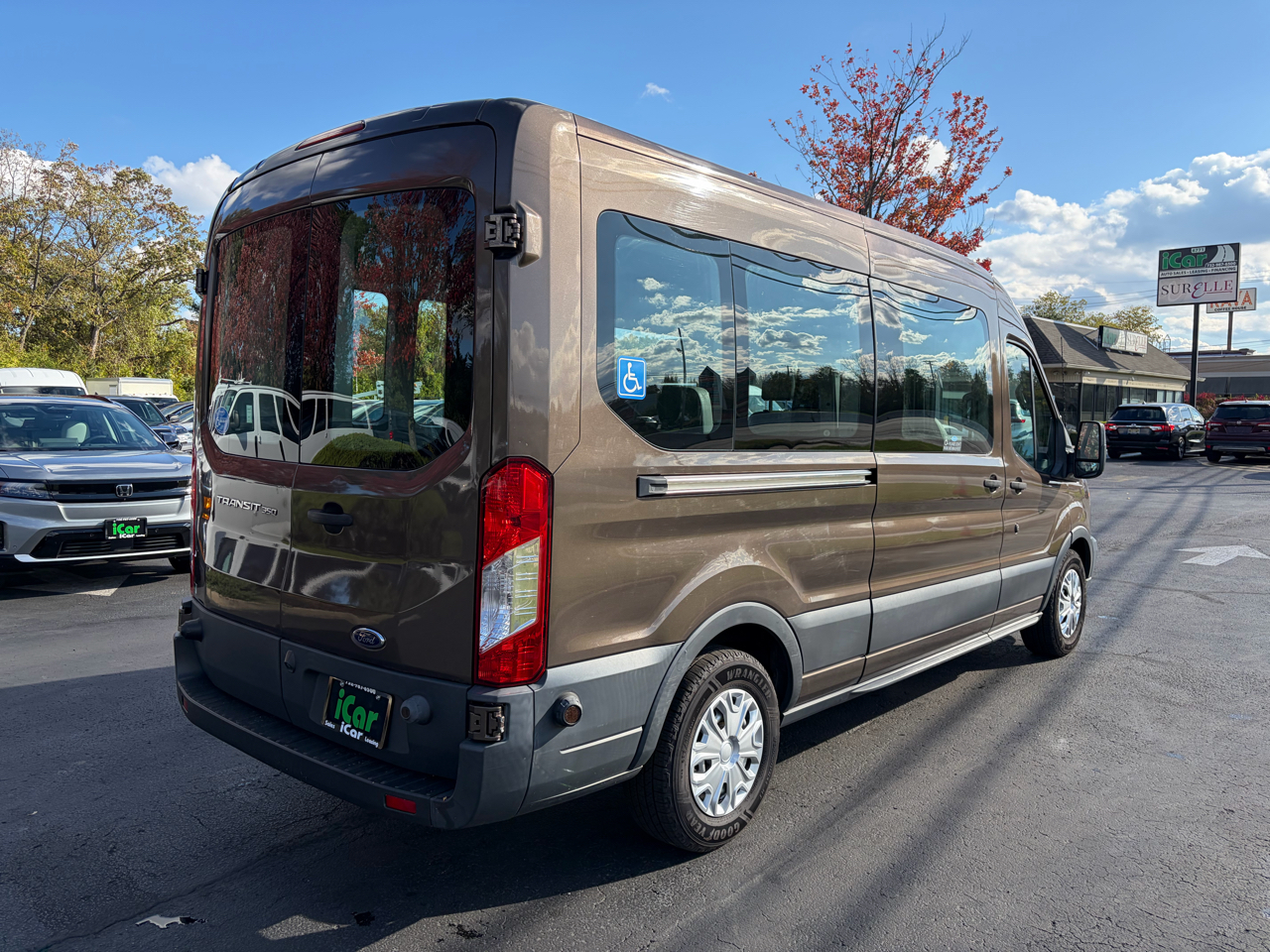 Ford Transit Wagon T-350 148" Med Roof XL Sliding RH Dr 2017