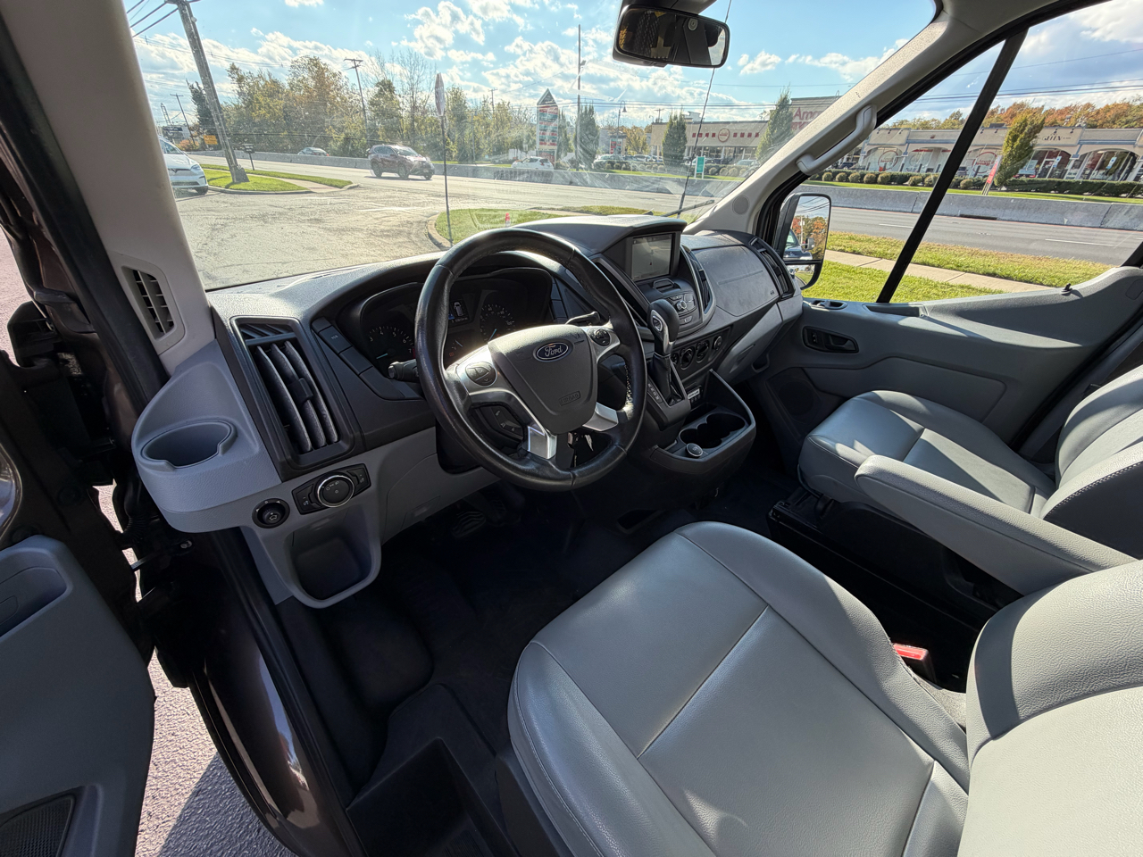 Ford Transit Wagon T-350 148" Med Roof XL Sliding RH Dr 2017