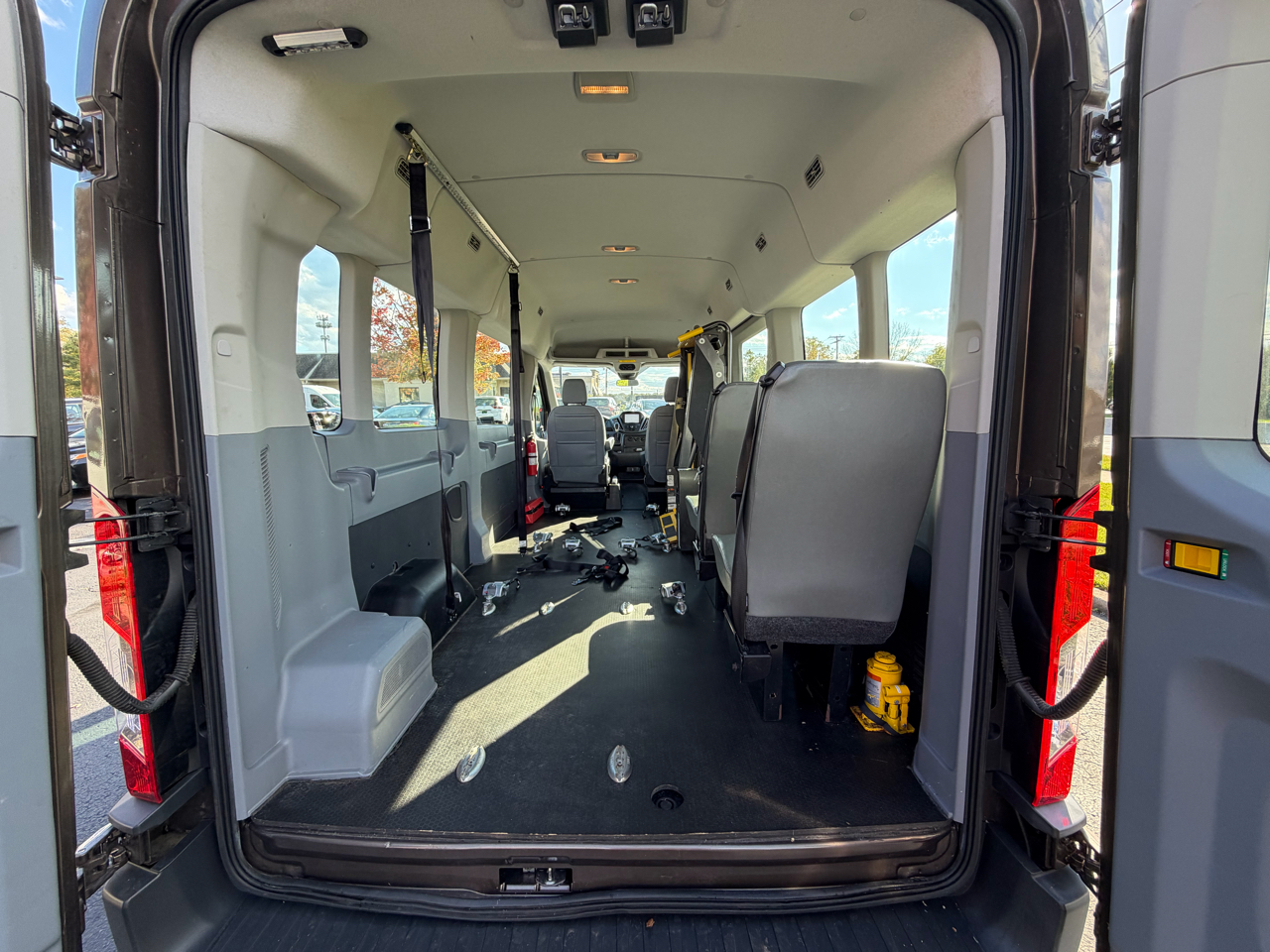 Ford Transit Wagon T-350 148" Med Roof XL Sliding RH Dr 2017