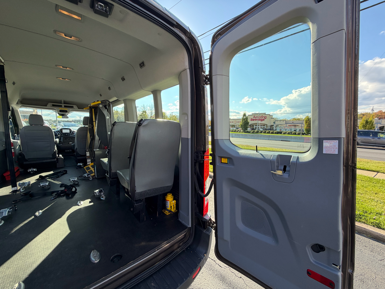 Ford Transit Wagon T-350 148" Med Roof XL Sliding RH Dr 2017