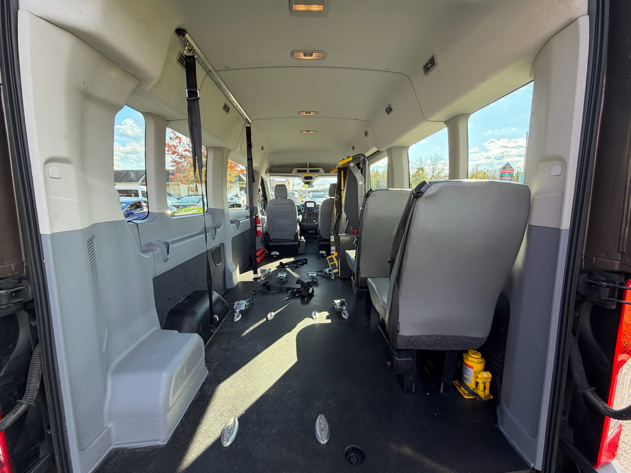 Ford Transit Wagon T-350 148" Med Roof XL Sliding RH Dr 2017