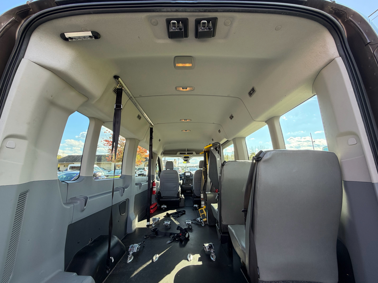 Ford Transit Wagon T-350 148" Med Roof XL Sliding RH Dr 2017