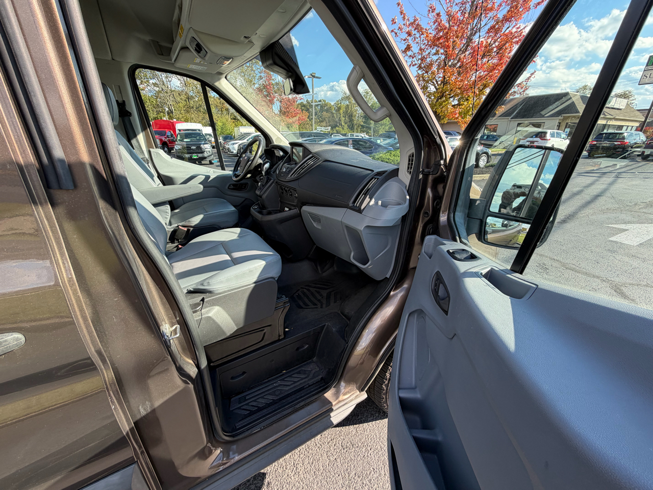 Ford Transit Wagon T-350 148" Med Roof XL Sliding RH Dr 2017