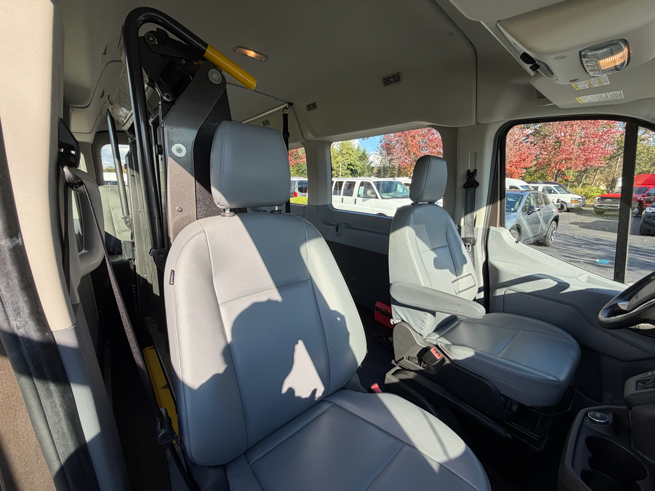 Ford Transit Wagon T-350 148" Med Roof XL Sliding RH Dr 2017