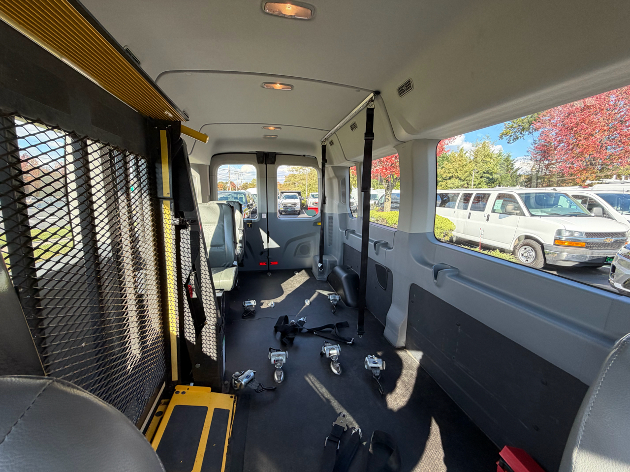 Ford Transit Wagon T-350 148" Med Roof XL Sliding RH Dr 2017