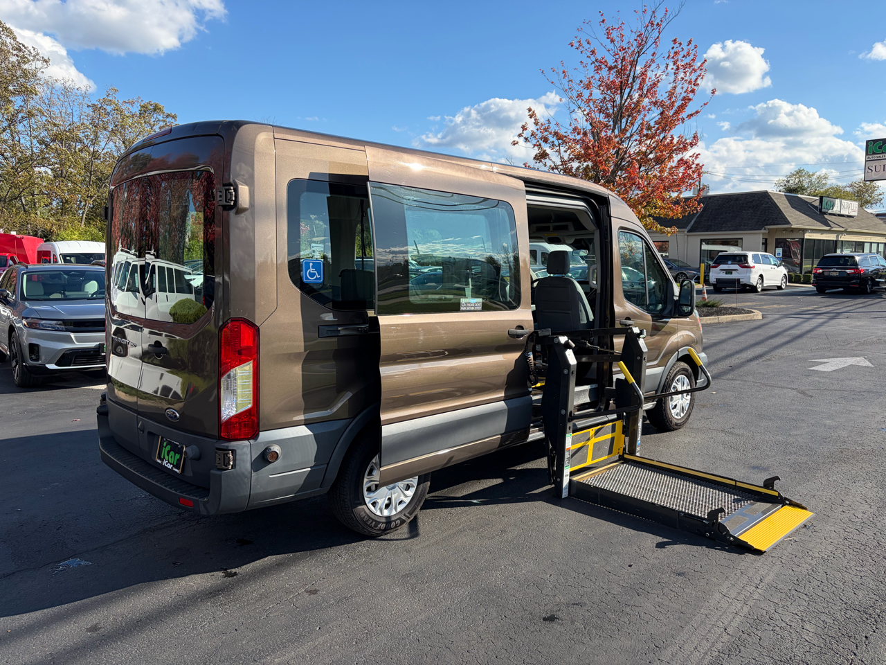 Ford Transit Wagon T-350 148" Med Roof XL Sliding RH Dr 2017