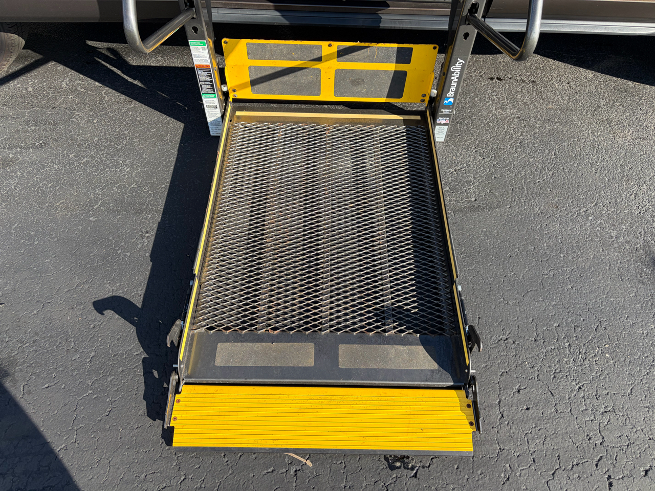 Ford Transit Wagon T-350 148" Med Roof XL Sliding RH Dr 2017