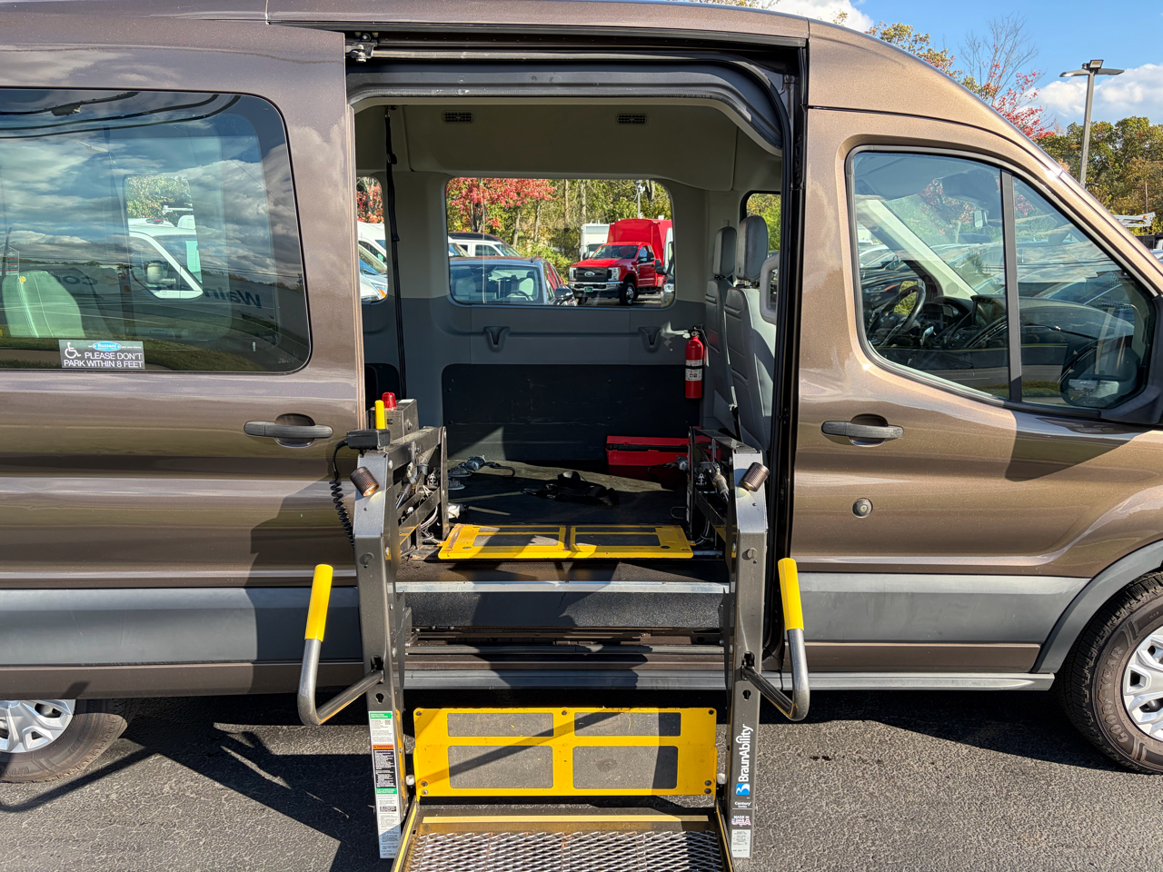 Ford Transit Wagon T-350 148" Med Roof XL Sliding RH Dr 2017