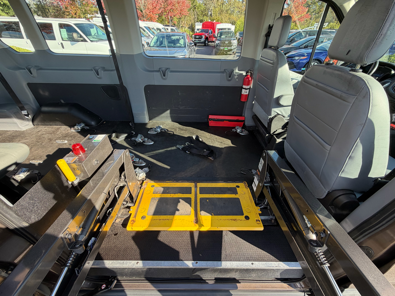 Ford Transit Wagon T-350 148" Med Roof XL Sliding RH Dr 2017