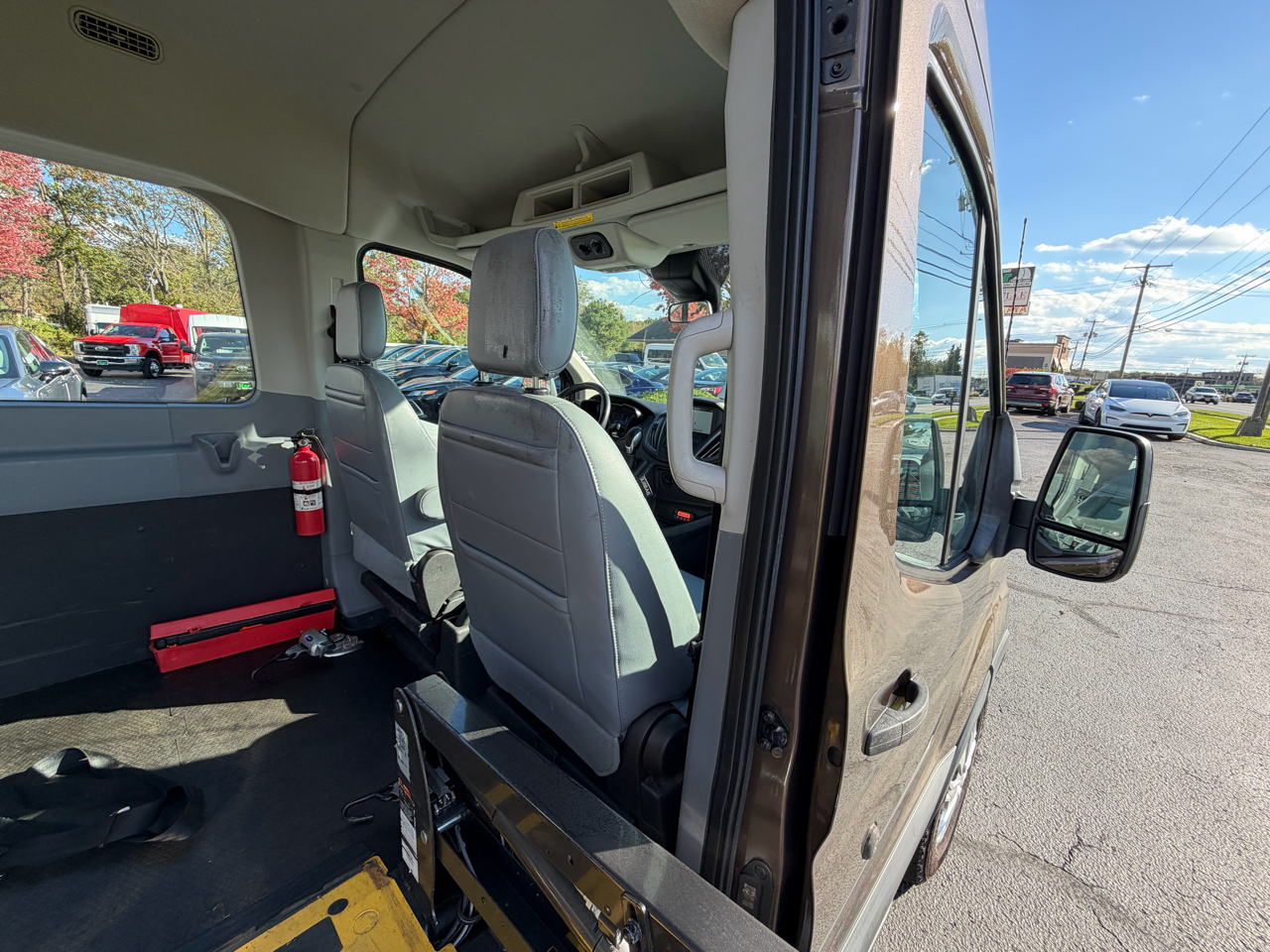 Ford Transit Wagon T-350 148" Med Roof XL Sliding RH Dr 2017