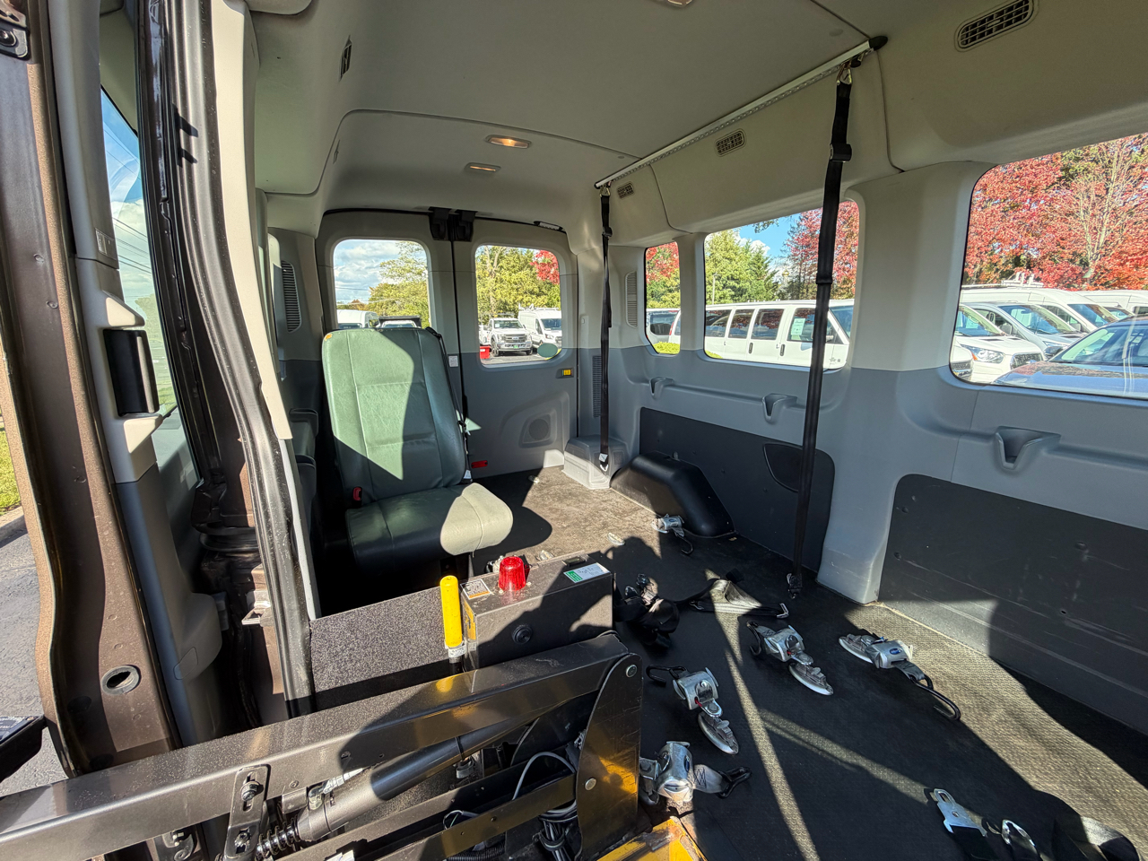 Ford Transit Wagon T-350 148" Med Roof XL Sliding RH Dr 2017