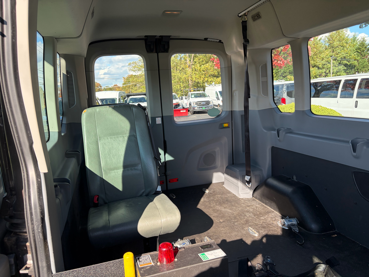 Ford Transit Wagon T-350 148" Med Roof XL Sliding RH Dr 2017