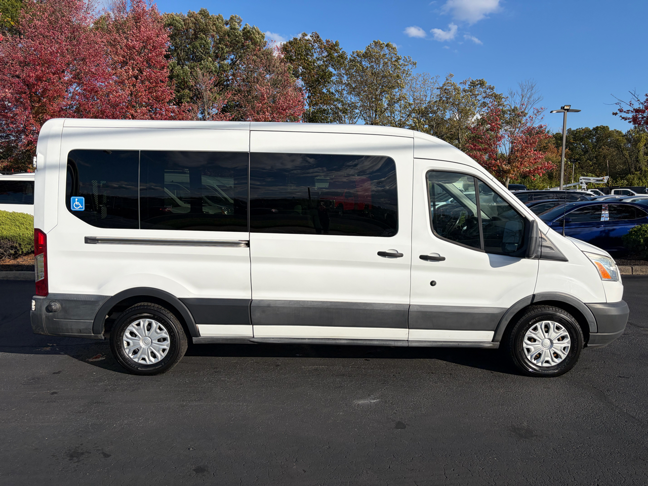 Ford Transit Wagon T-350 148" Med Roof XLT Sliding RH Dr 2015