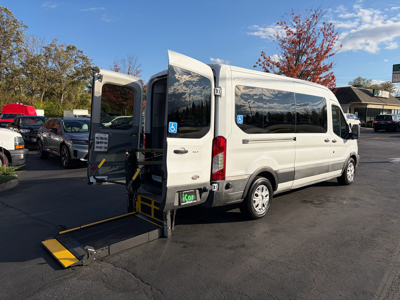 Ford Transit Wagon T-350 148" Med Roof XLT Sliding RH Dr 2015