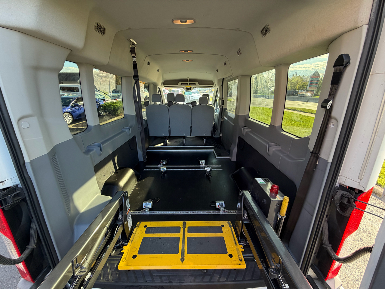 Ford Transit Wagon T-350 148" Med Roof XLT Sliding RH Dr 2015