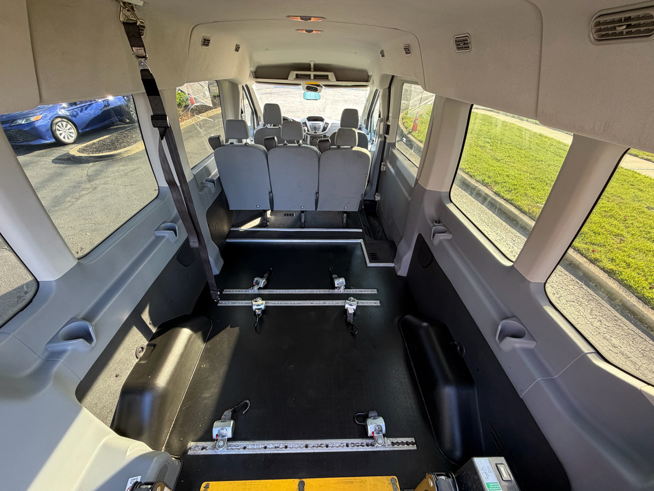 Ford Transit Wagon T-350 148" Med Roof XLT Sliding RH Dr 2015