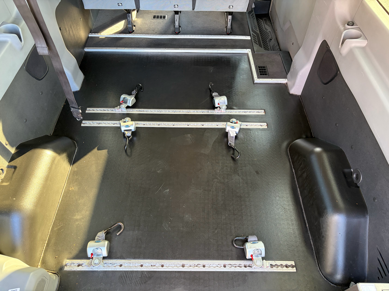 Ford Transit Wagon T-350 148" Med Roof XLT Sliding RH Dr 2015