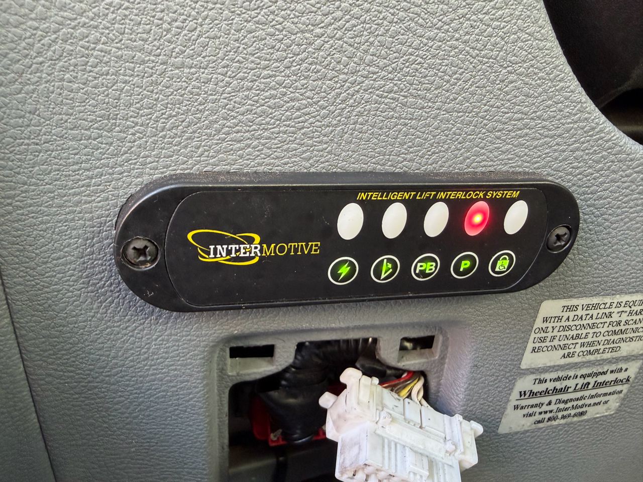 Ford Transit Wagon T-350 148" Med Roof XLT Sliding RH Dr 2015