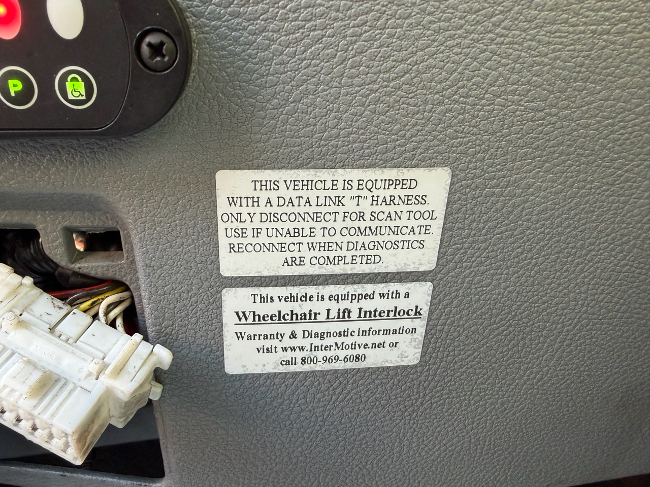 Ford Transit Wagon T-350 148" Med Roof XLT Sliding RH Dr 2015