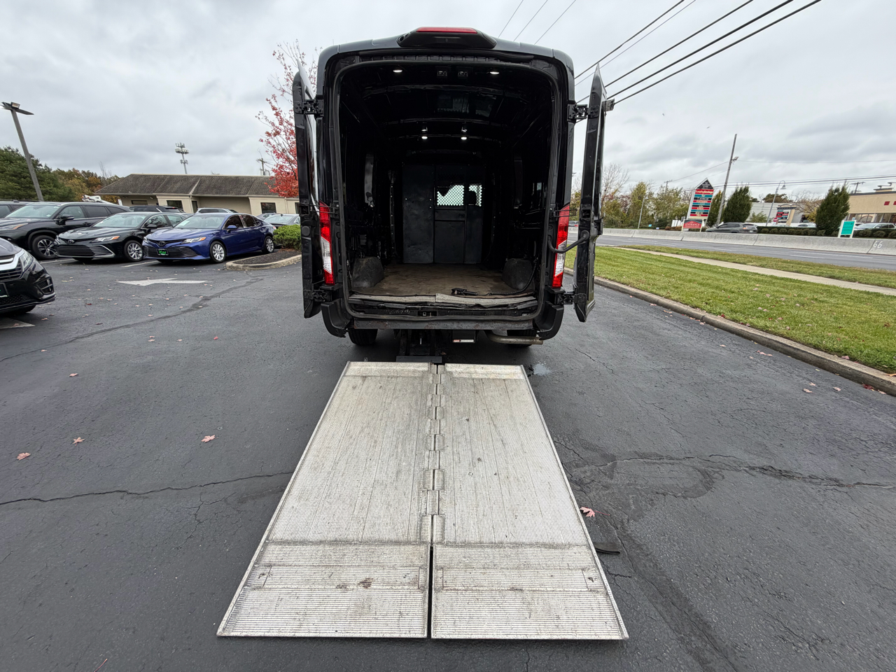 Ford Transit Cargo Van T-250 148" Med Rf 9070 GVWR RWD 2020