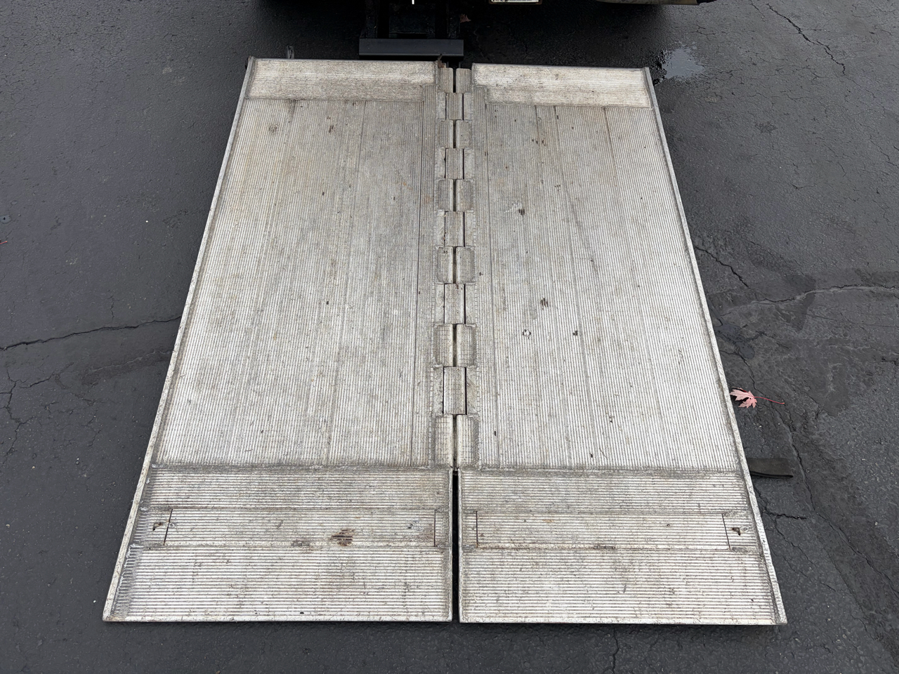 Ford Transit Cargo Van T-250 148" Med Rf 9070 GVWR RWD 2020