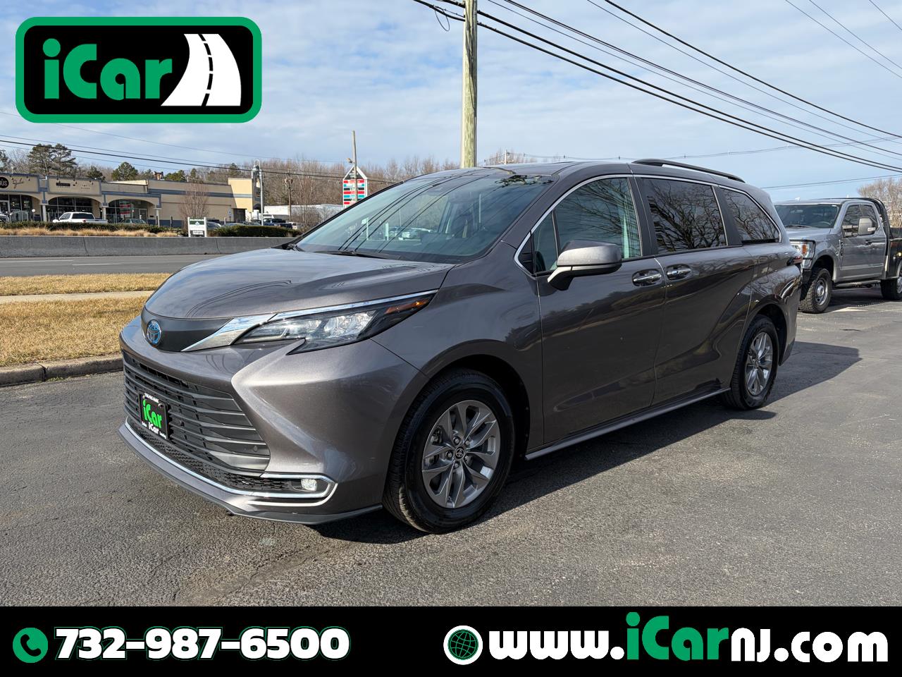 2024 Toyota Sienna XLE FWD 8-Passenger
