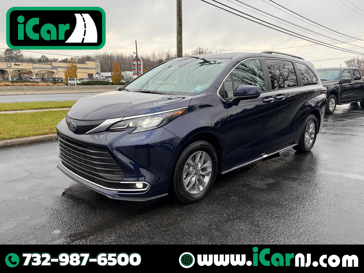 2024 Toyota Sienna XLE FWD 8-Passenger