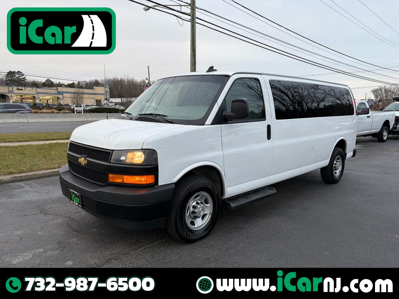 2023 Chevrolet Express Passenger RWD 3500 155" LS