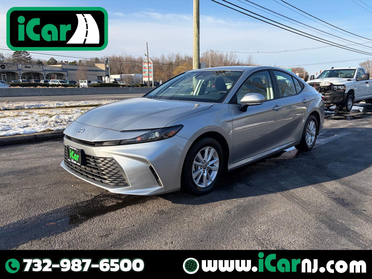 2025 Toyota Camry LE's photo