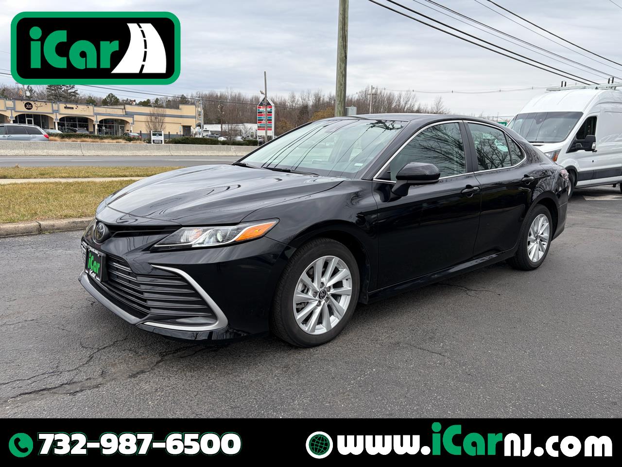 2024 Toyota Camry LE's photo