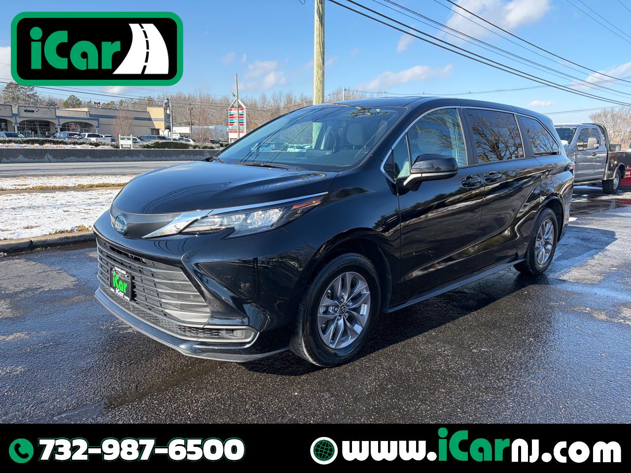 2024 Toyota Sienna LE FWD 8-Passenger