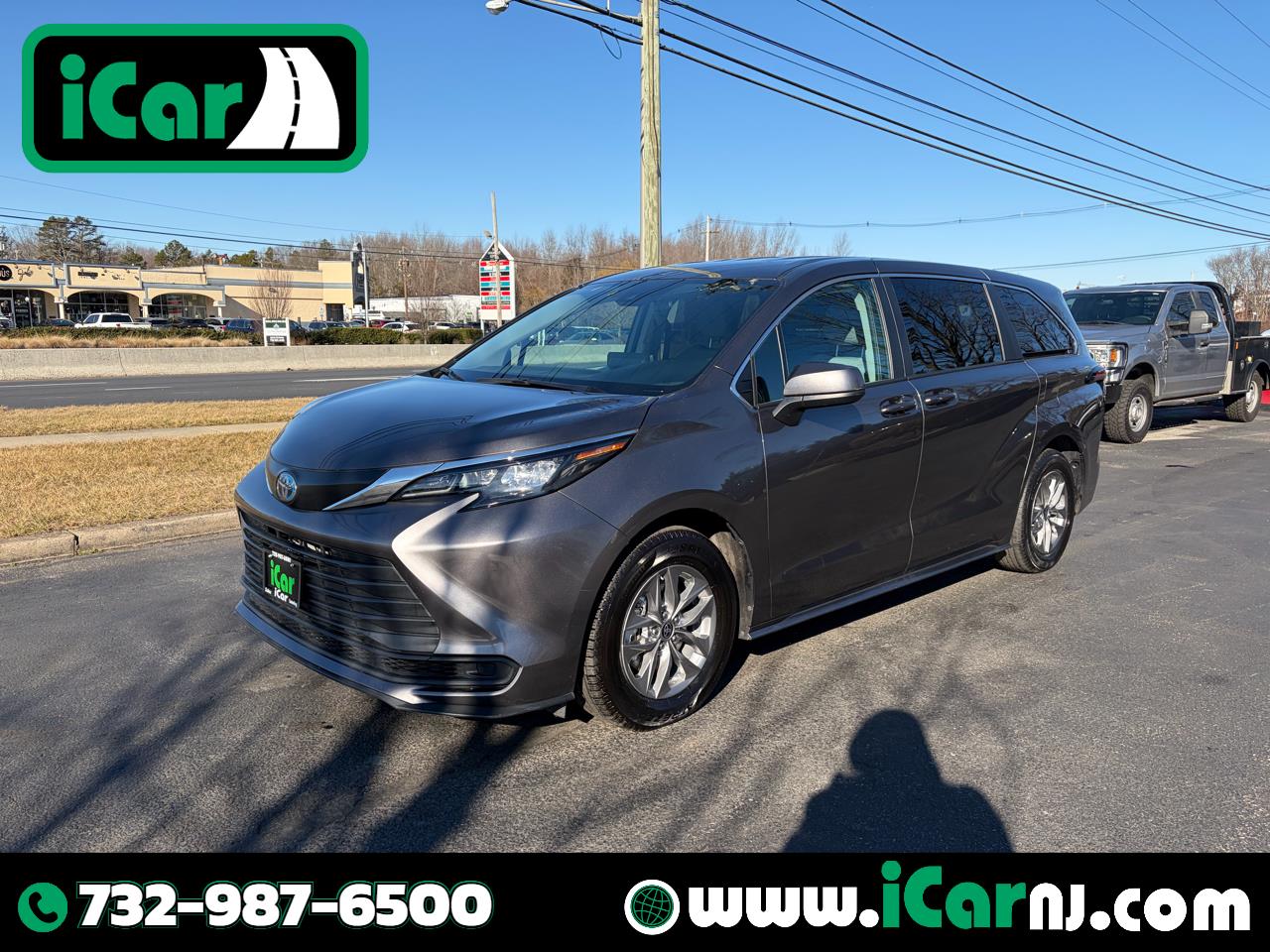 2024 Toyota Sienna LE FWD 8-Passenger