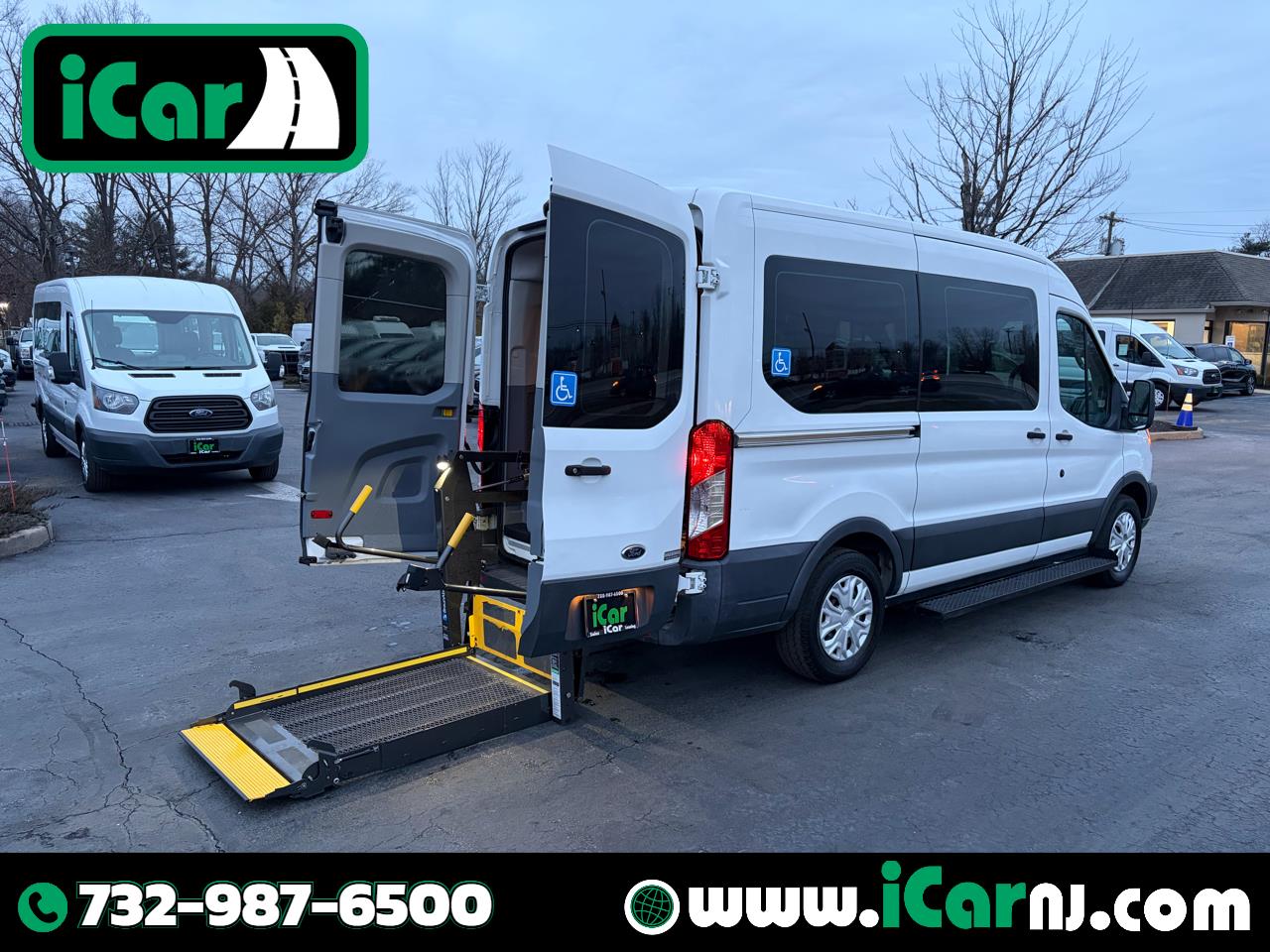 2018 Ford Transit Wagon XL's photo